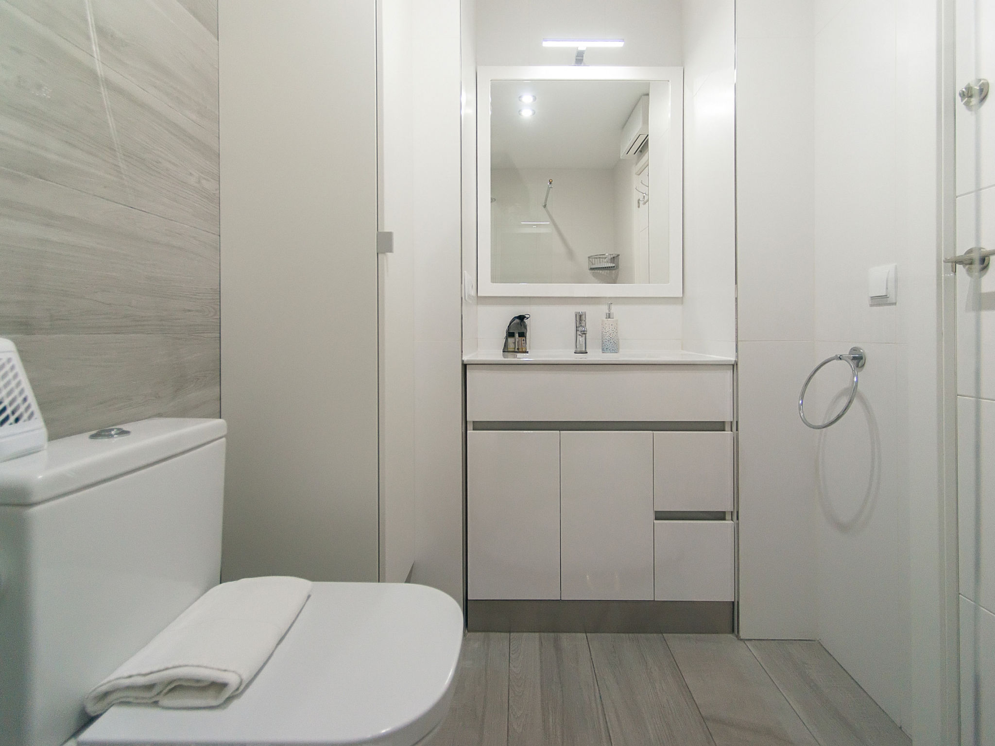 Photo of WELCS APARTAMENTO 264 EMP con vistas al canal