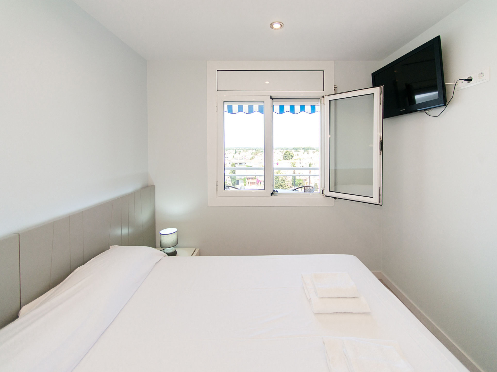 Photo of WELCS APARTAMENTO 264 EMP con vistas al canal