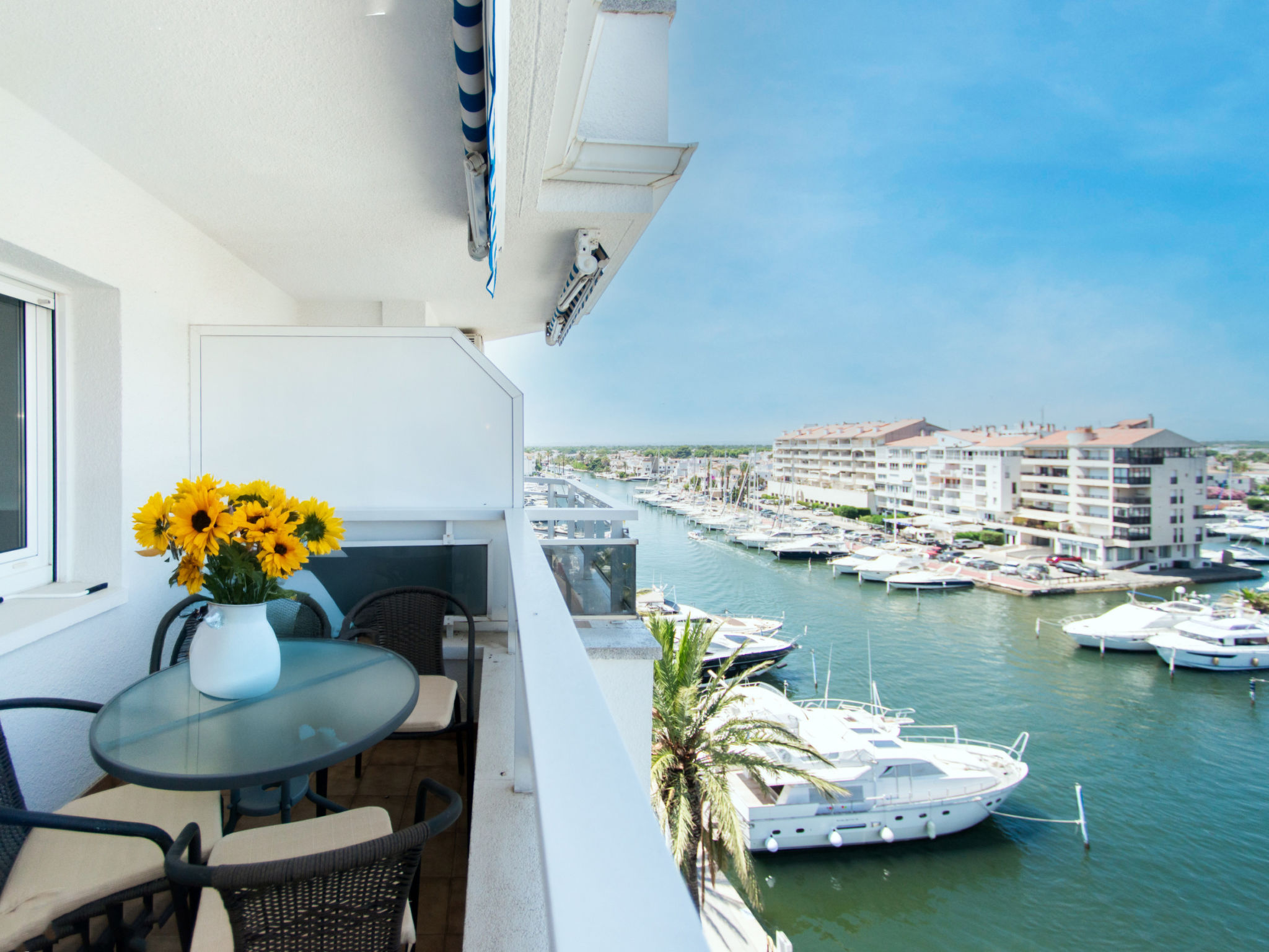 Photo of WELCS APARTAMENTO 264 EMP con vistas al canal