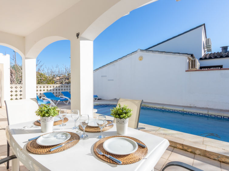 Search and Stay destination Castelló d'Empúries, CT - Spain from AU$ 428. Erbanozi