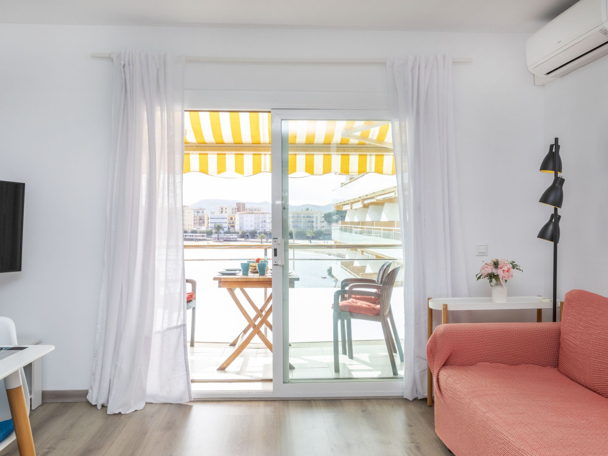 Palau del Mar-Inside