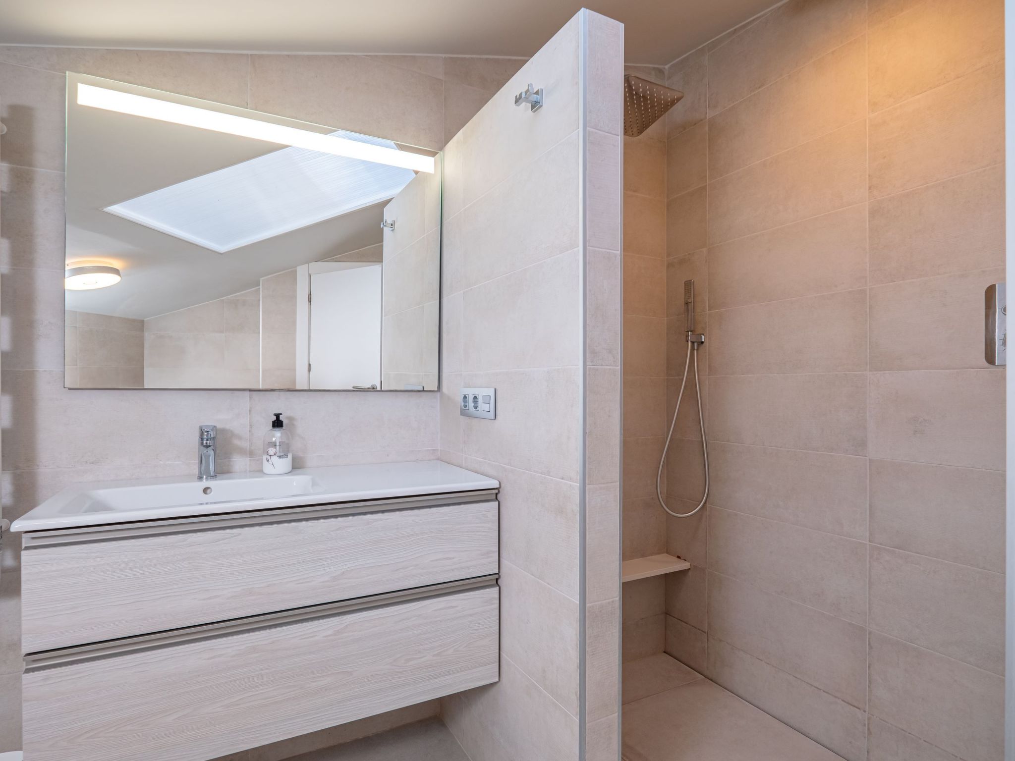 Photo of Costabravaforrent Marina, schöne Wohnung in erster Meereslinie