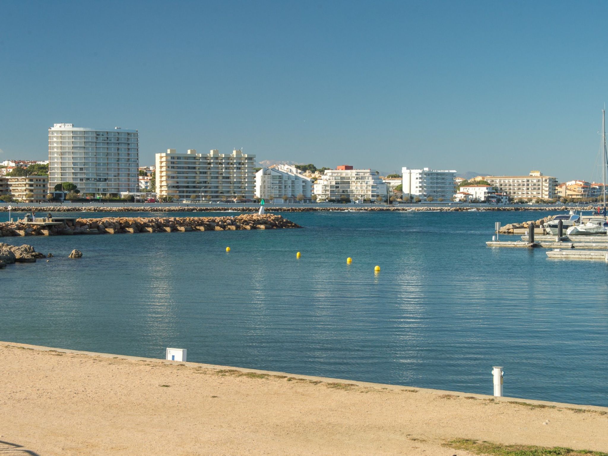 Costabravaforrent Balcó 8, Wohnung für 4 Personen mit gemeinschaftlichem Pool-Draußen