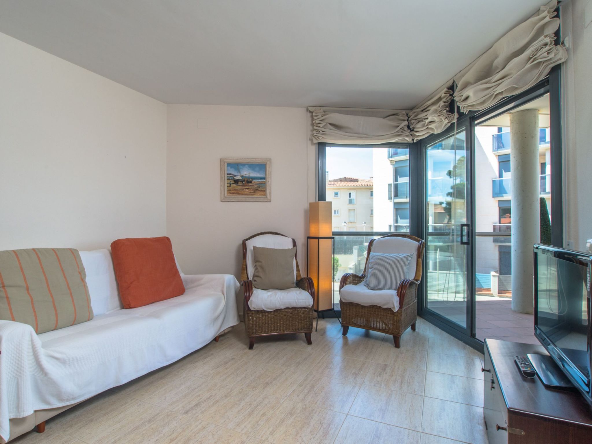 Photo of Costabravaforrent Balcó 8, Wohnung für 4 Personen mit gemeinschaftlichem Pool