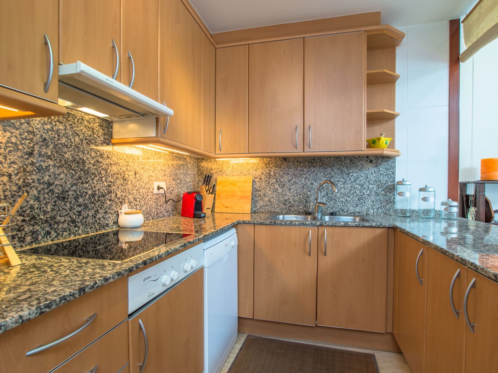 Photo of Costabravaforrent Balcó 8, Wohnung für 4 Personen mit gemeinschaftlichem Pool