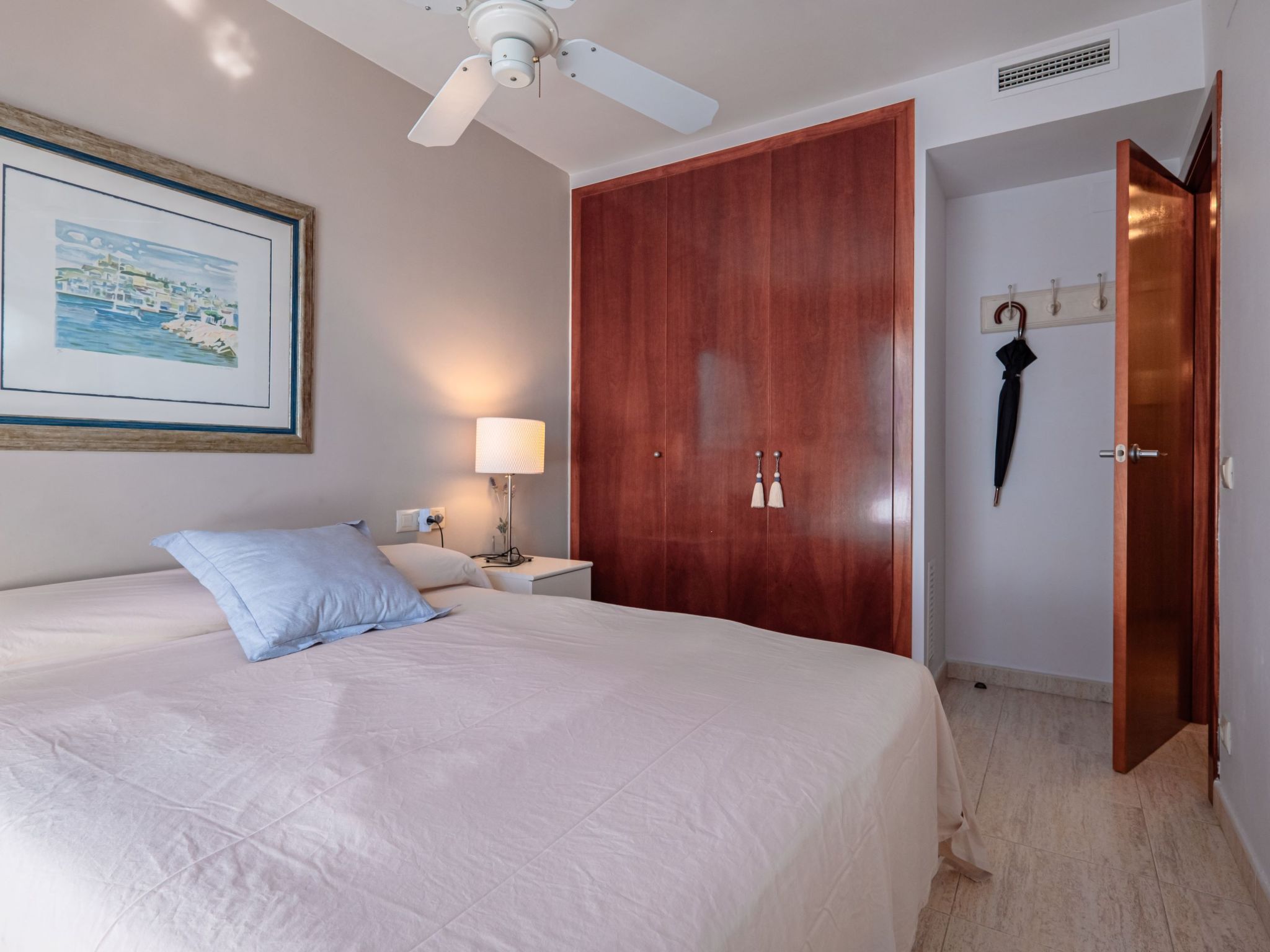 Photo of Costabravaforrent Balcó 8, Wohnung für 4 Personen mit gemeinschaftlichem Pool