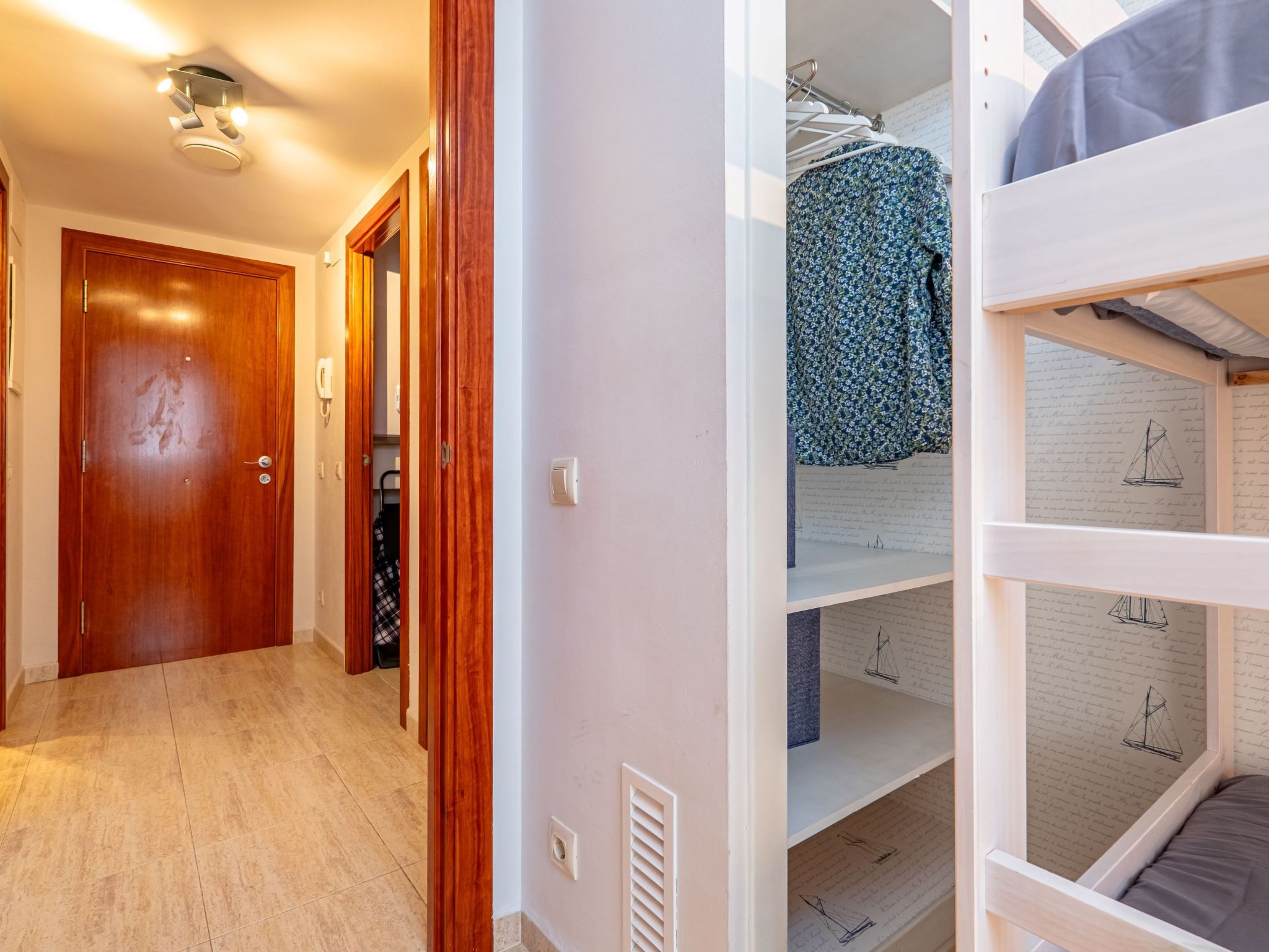 Photo of Costabravaforrent Balcó 8, Wohnung für 4 Personen mit gemeinschaftlichem Pool