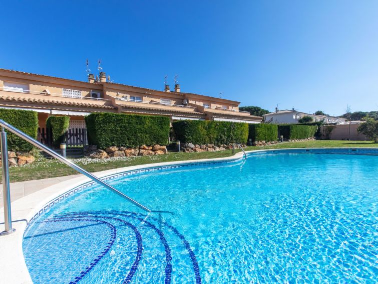 Op 1,5 km van zee: Zonnig vakantiehuis Bon Retorn in L'Escala in L'Escala