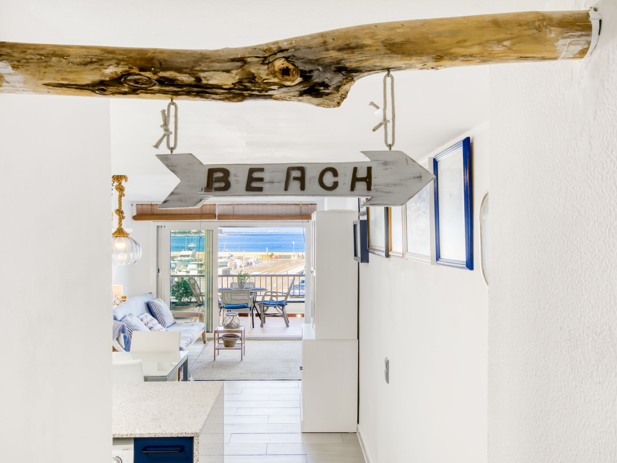 Port L'escala-Drinnen