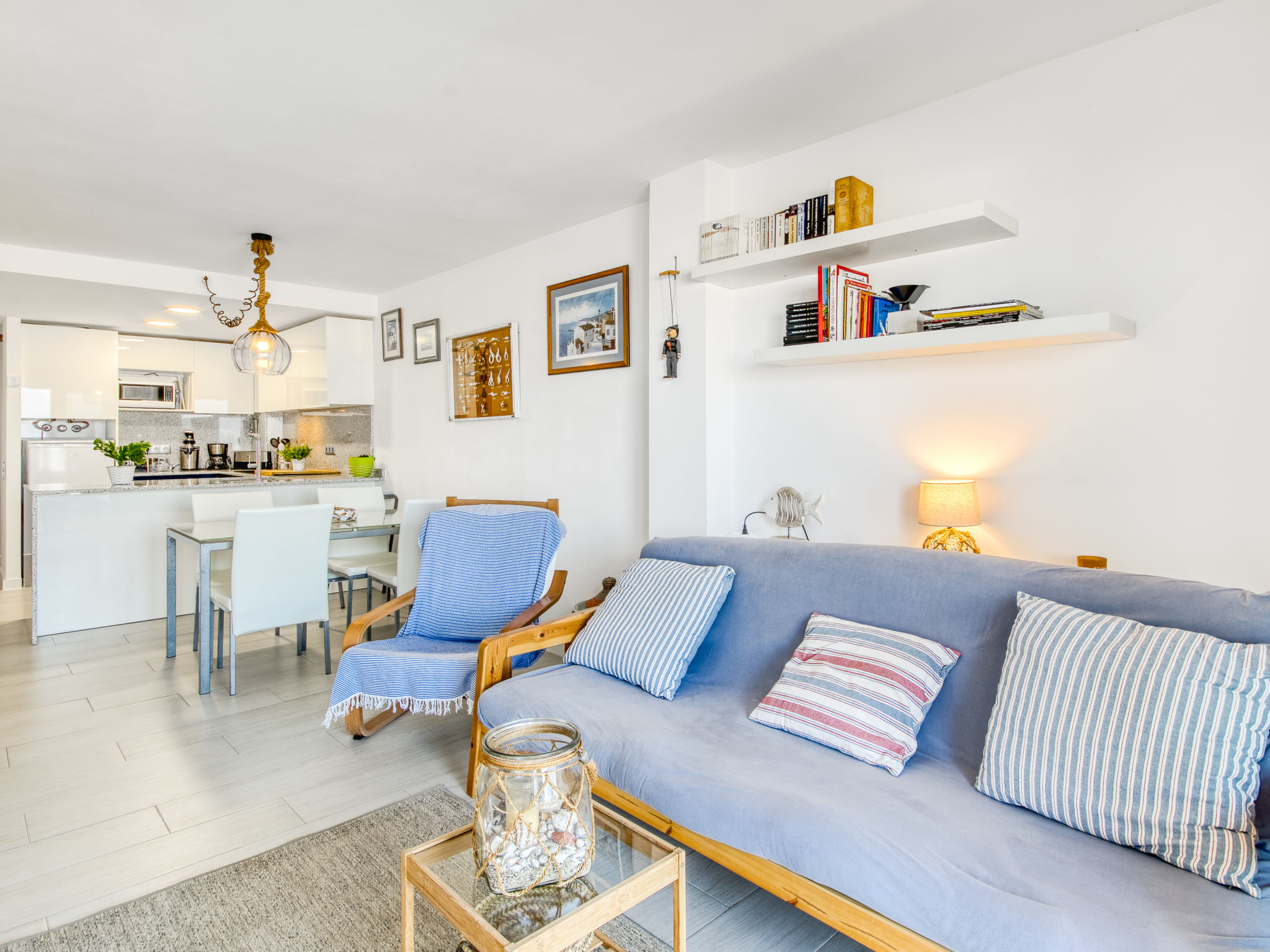 Port L'escala-Drinnen