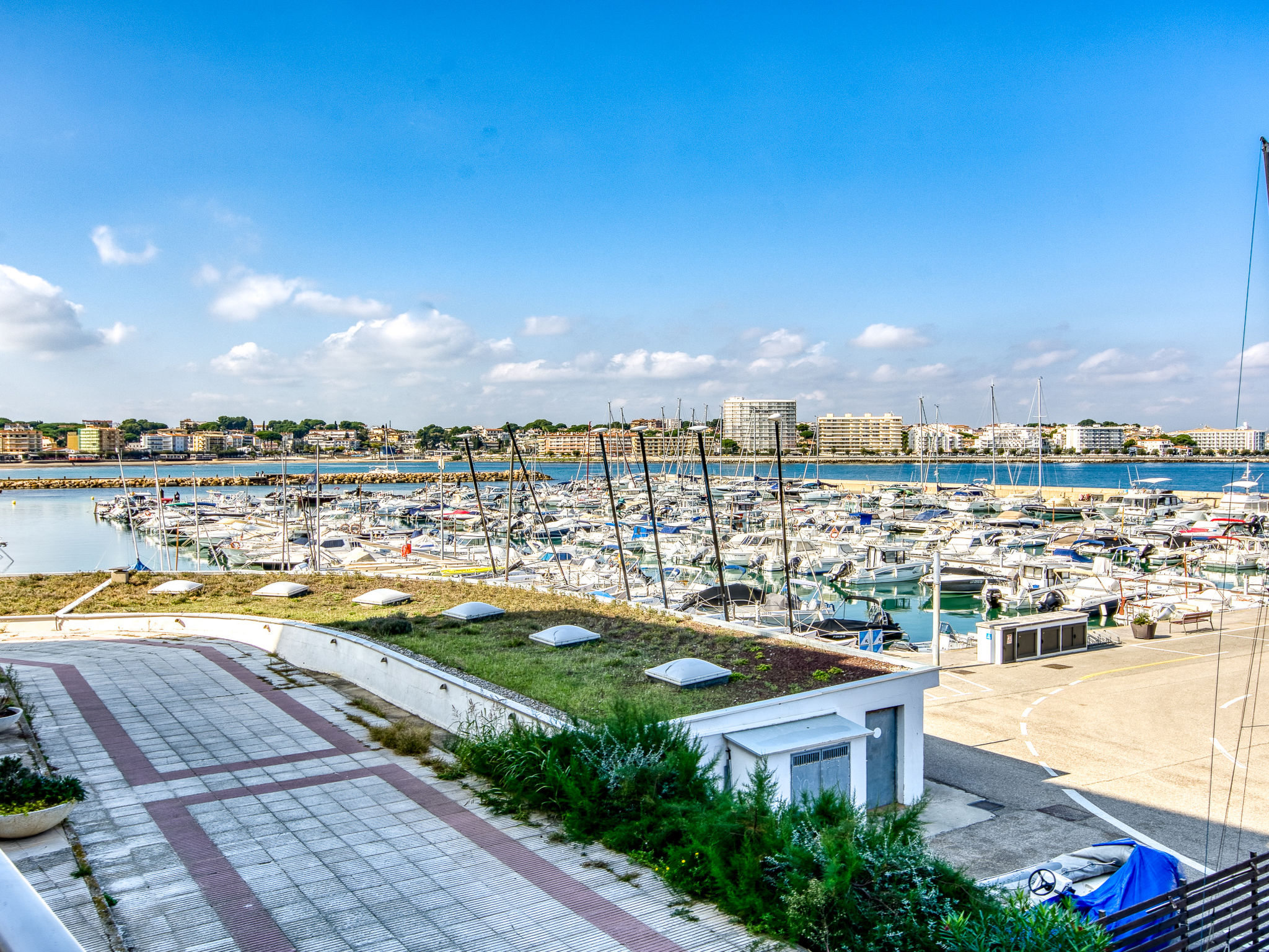 Port L'escala-Draußen