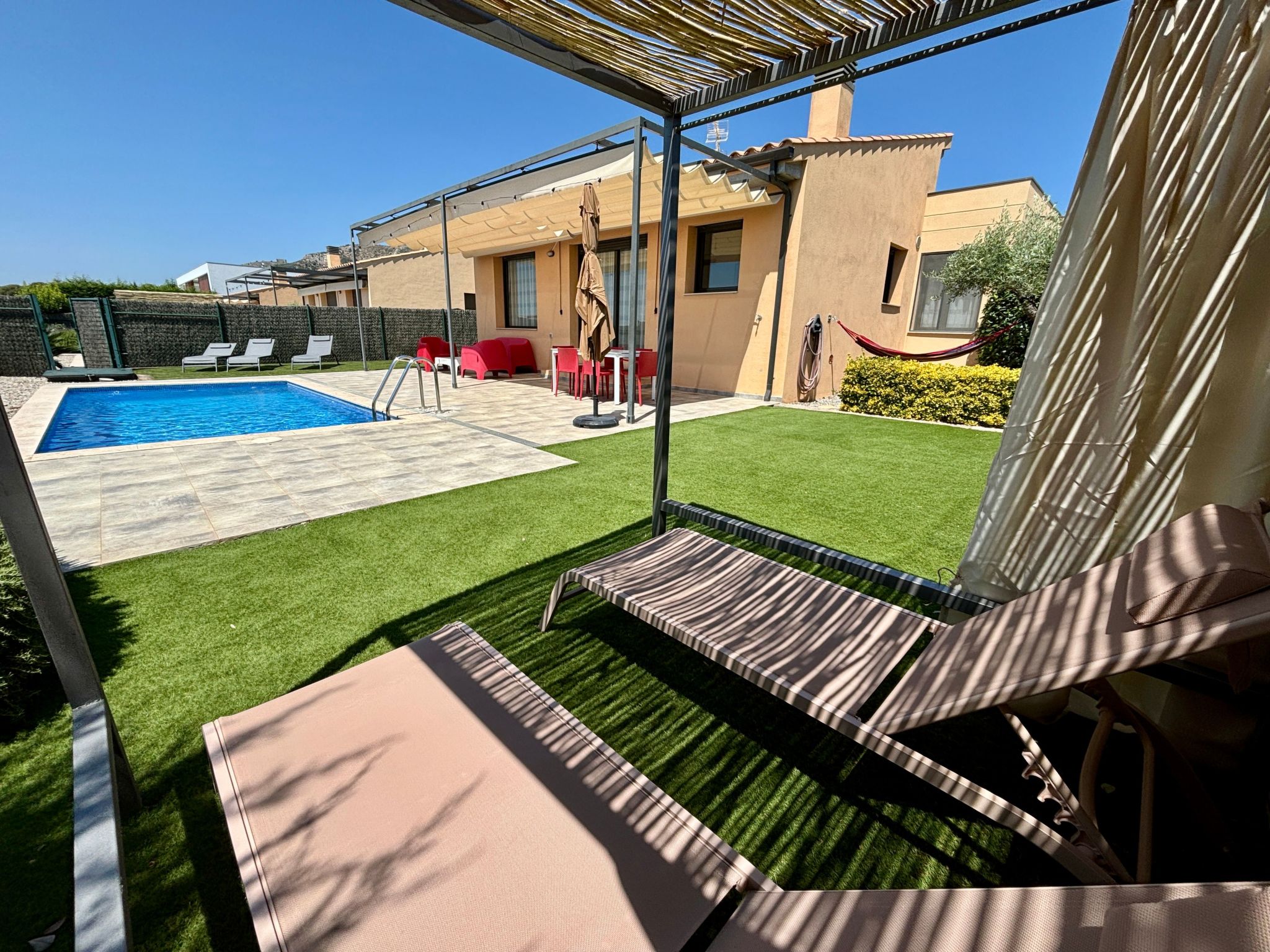 Moderne Villa Medes Mar mit Privatpool-Binnen