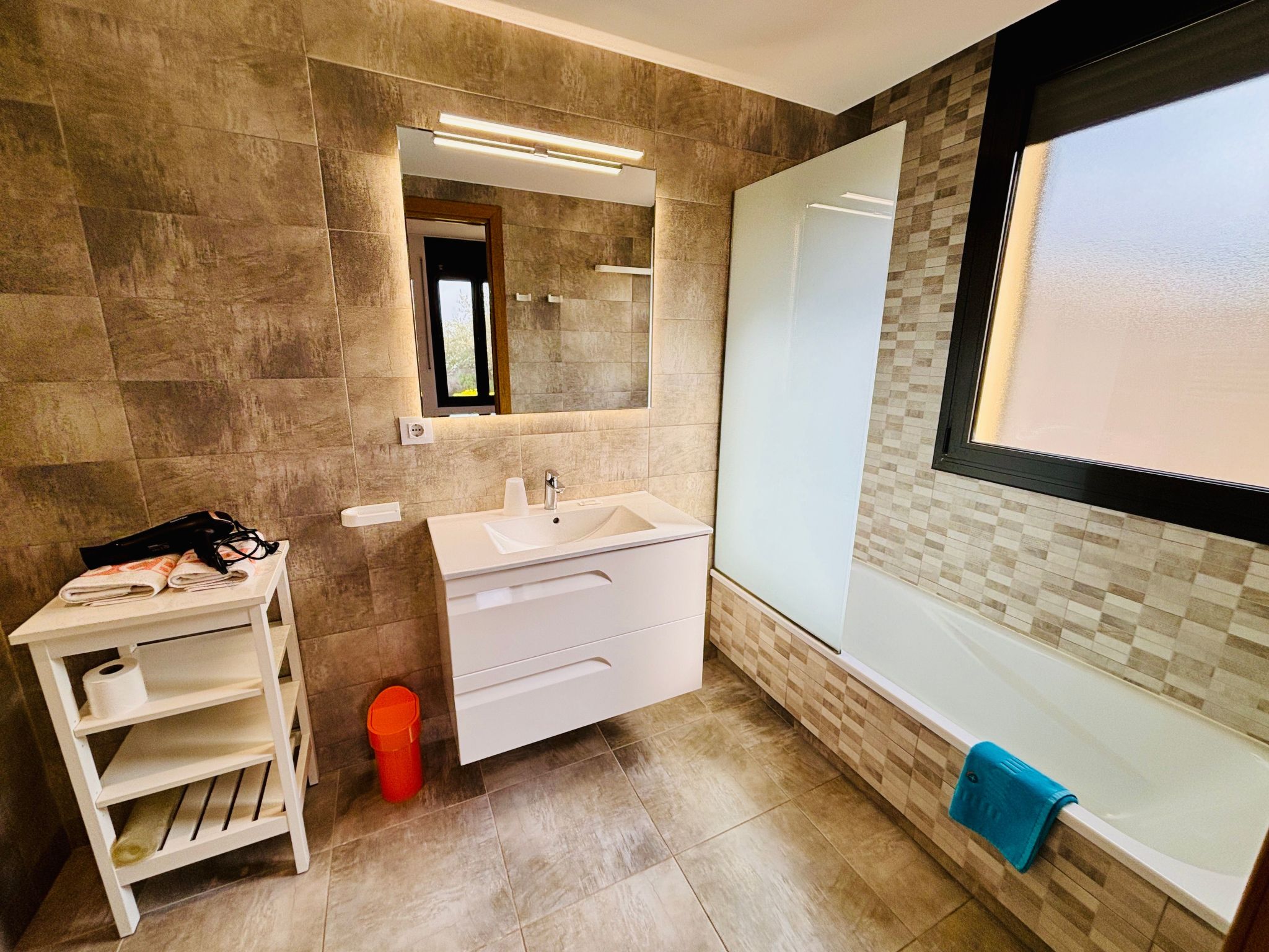 Moderne Villa Medes Mar mit Privatpool-Binnen