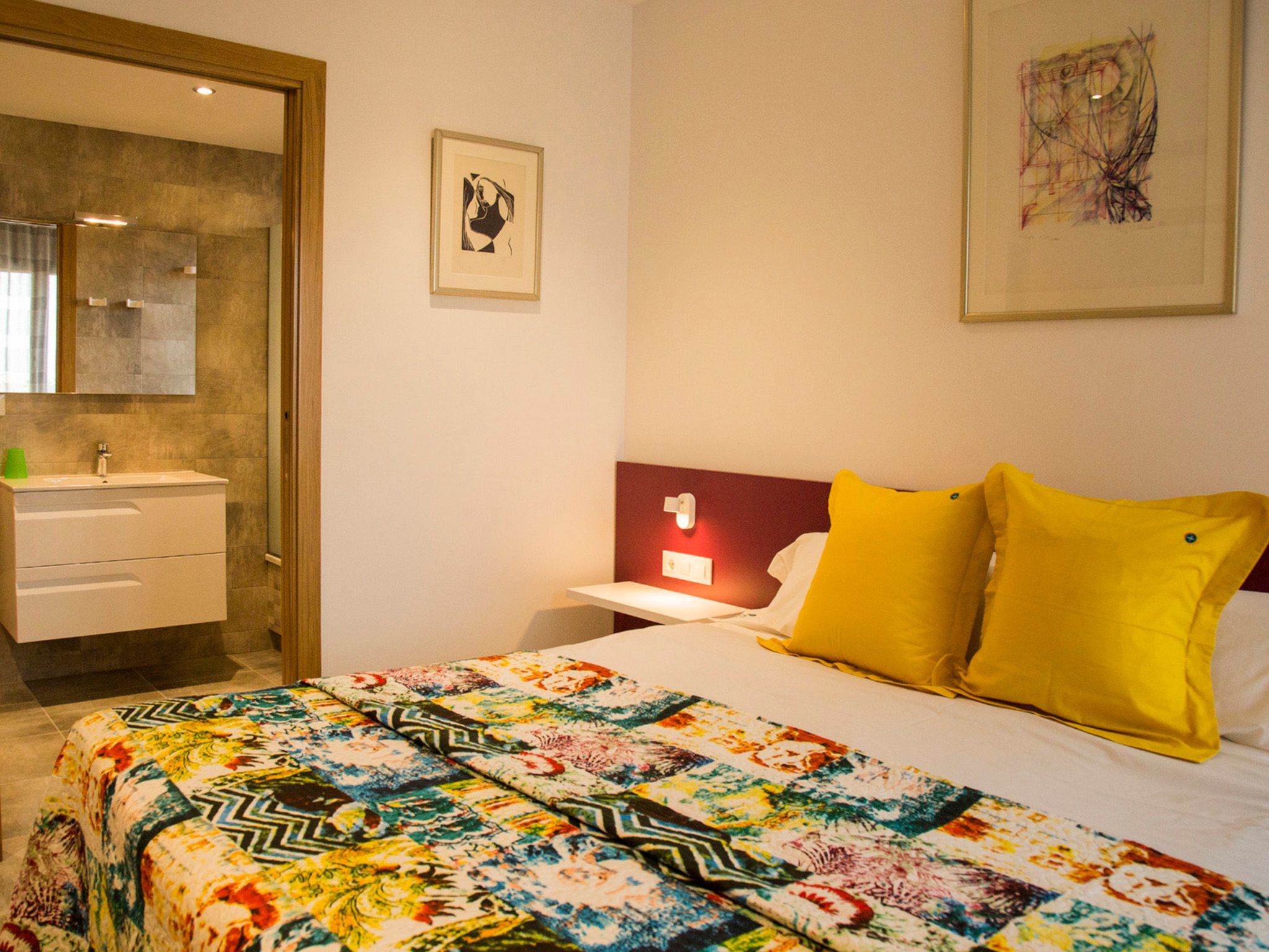 Modernes Einfamilienhaus mit Pool-Binnen