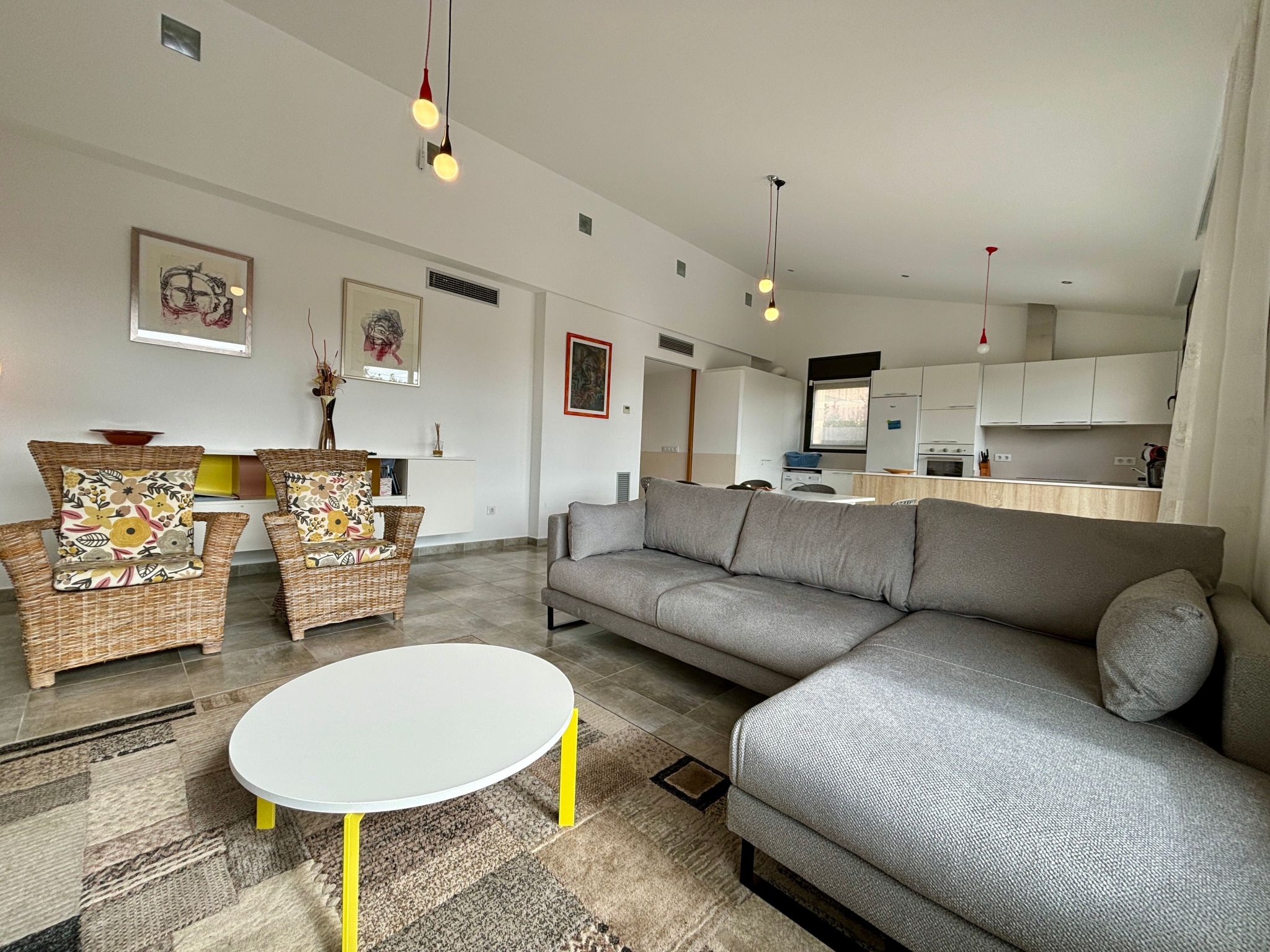 Modernes Einfamilienhaus mit Pool-Binnen