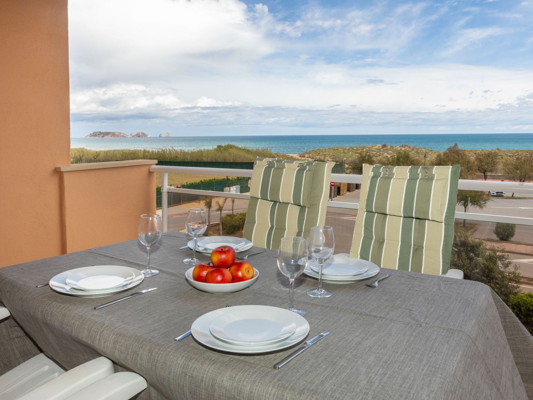 Port Pals Sunrise & Sunset Apartment in Pals