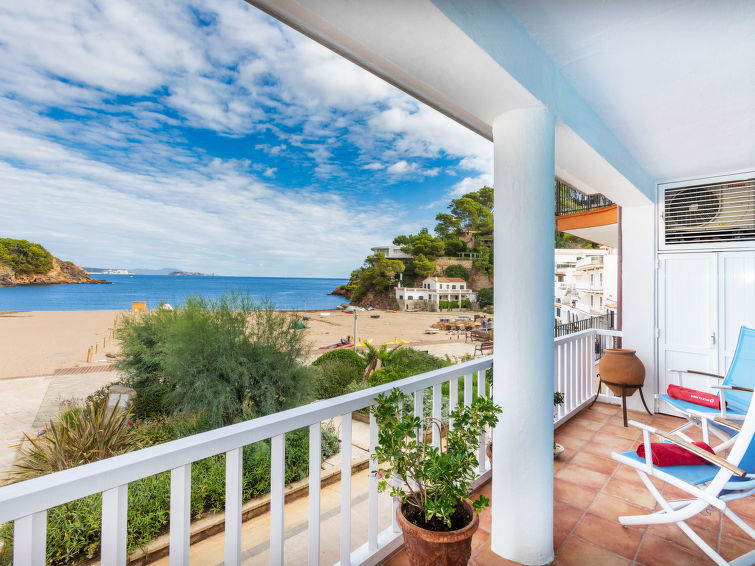 Aan zee: Zonnig appartement met zeezicht in Begur in Begur
