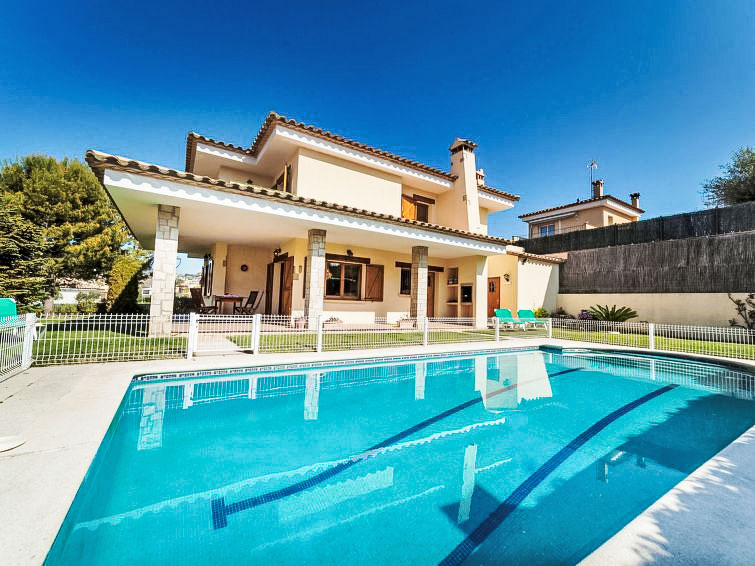 Privézwembad en bergzicht in ruim vakantiehuis in Calonge in Calonge