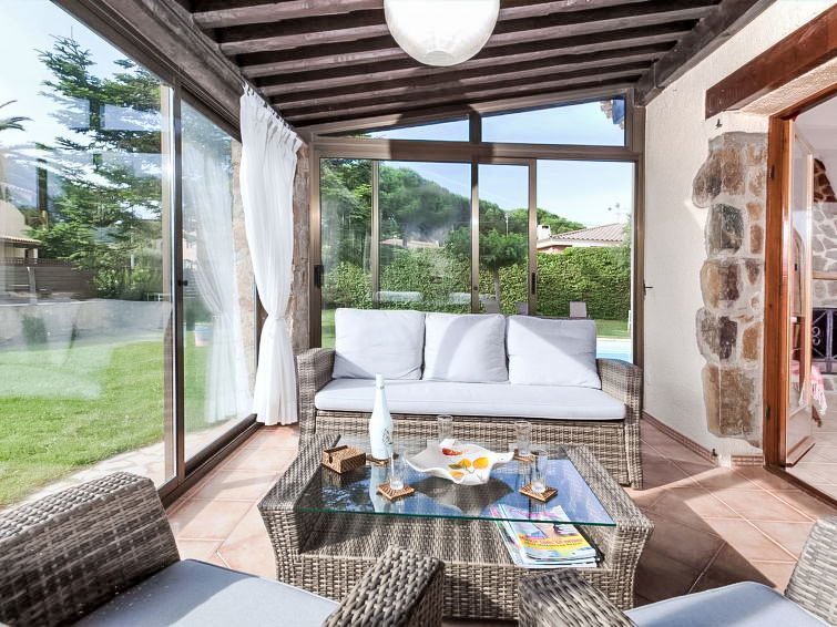 Search and Stay destination Calonge, CT - Spain from AU$ 344. Origami