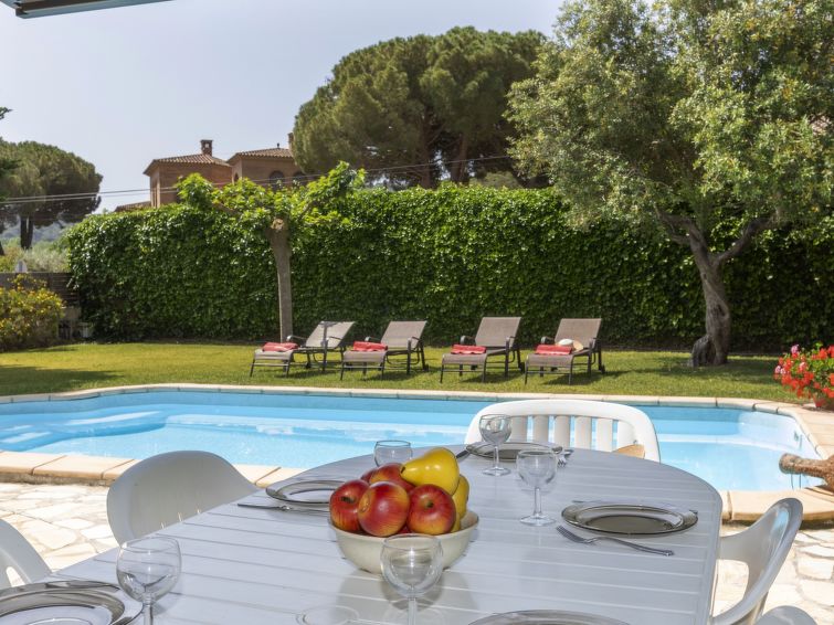 Search and Stay destination Calonge, CT - Spain from AU$ 344. Origami