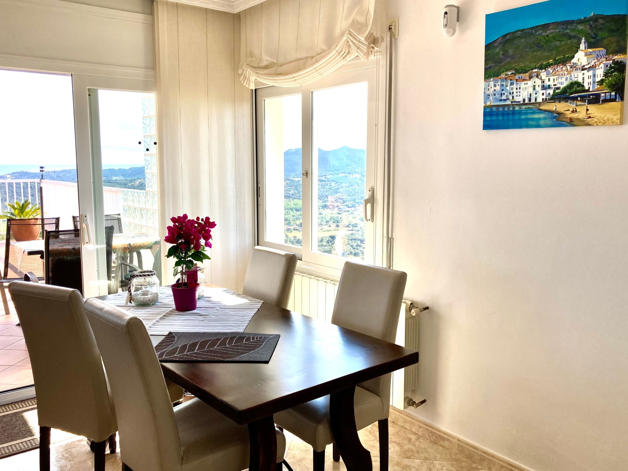 Gemütliches Ferienhaus mit Pool und Meerblick-Binnen