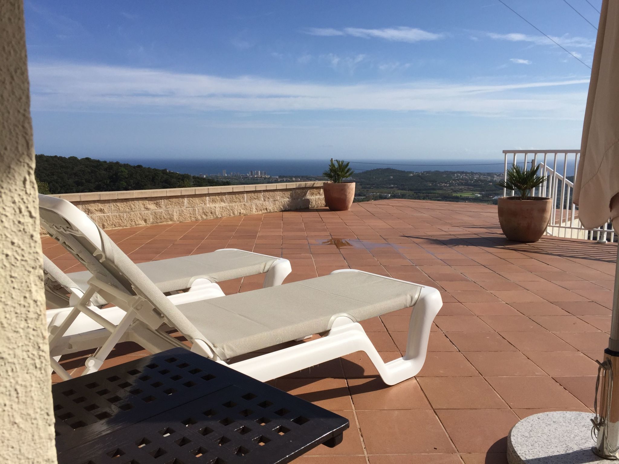 Gemütliches Ferienhaus mit Pool und Meerblick-Binnen