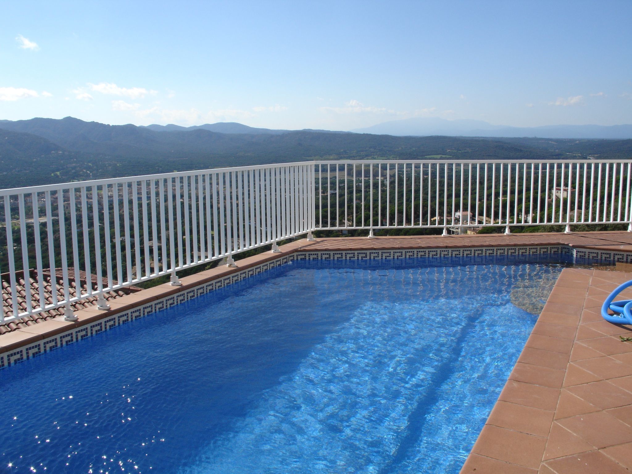 Gemütliches Ferienhaus mit Pool und Meerblick-Binnen