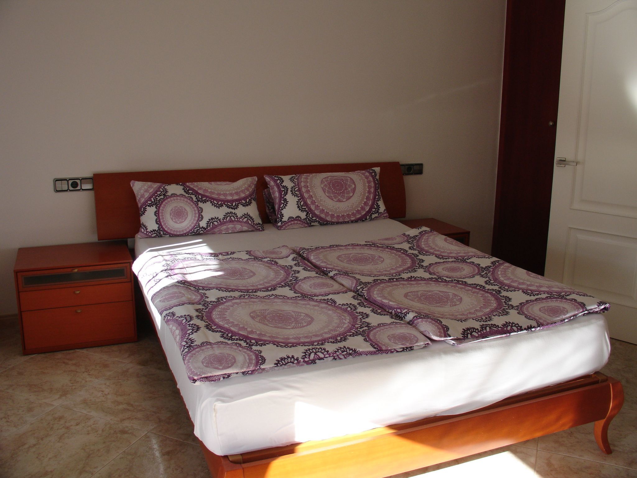 Gemütliches Ferienhaus mit Pool und Meerblick-Binnen