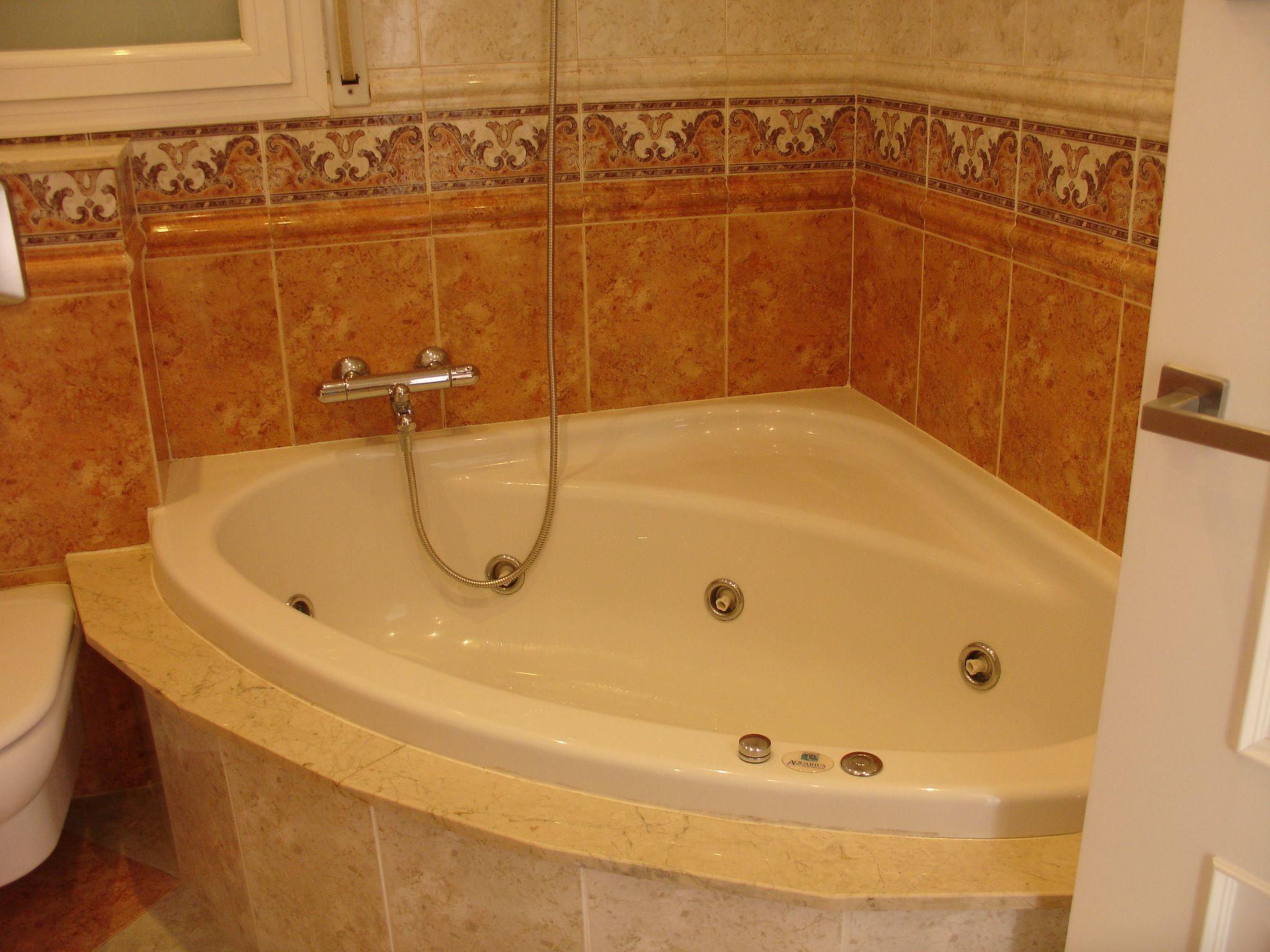 Gemütliches Ferienhaus mit Pool und Meerblick-Binnen