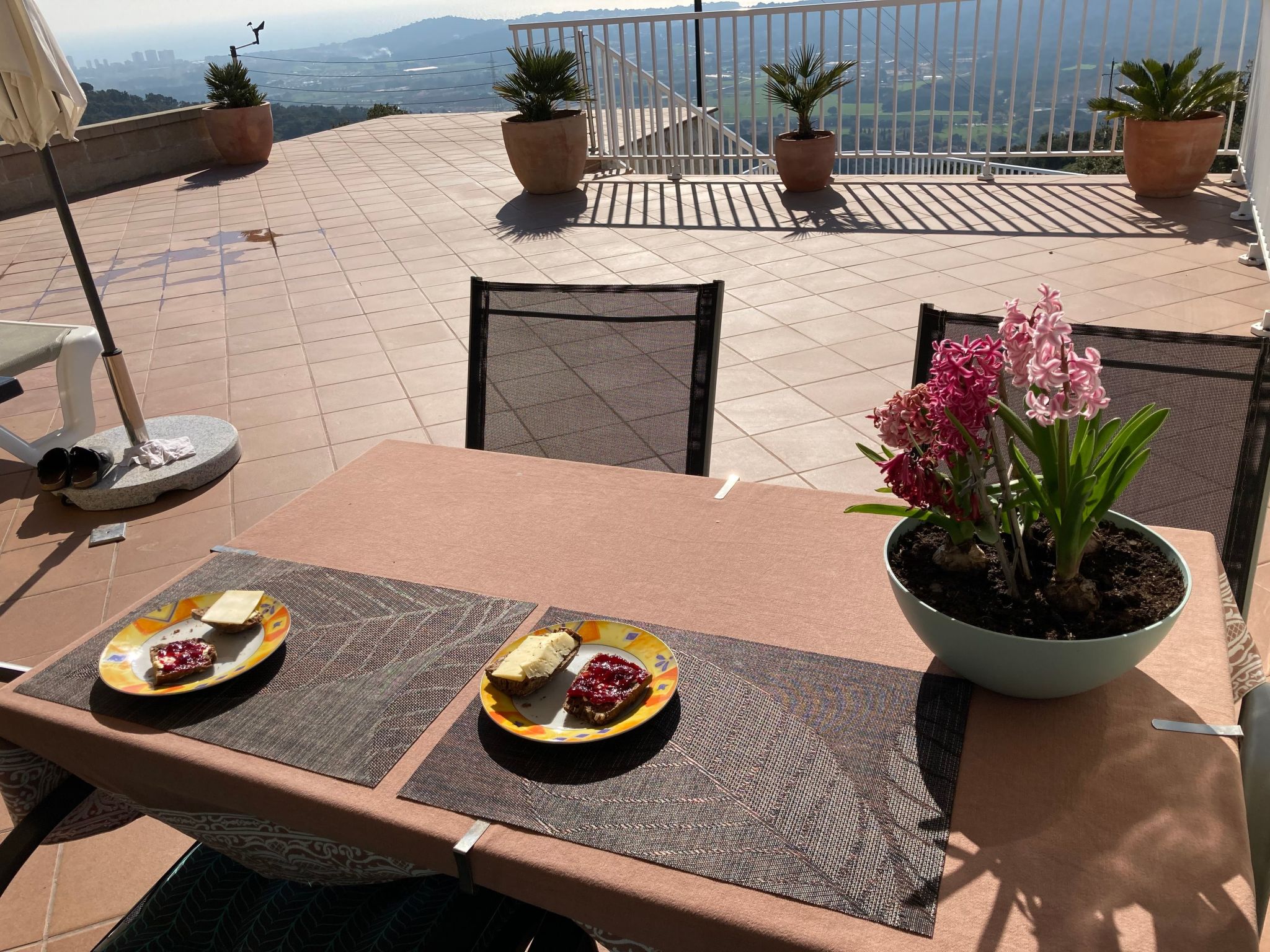 Gemütliches Ferienhaus mit Pool und Meerblick-Binnen