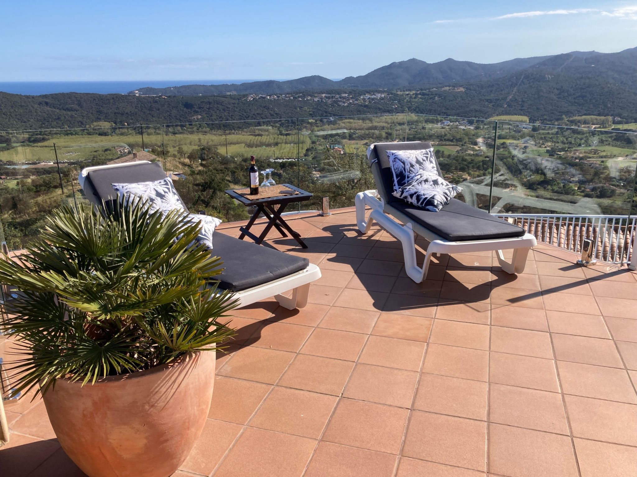 Gemütliches Ferienhaus mit Pool und Meerblick-Binnen