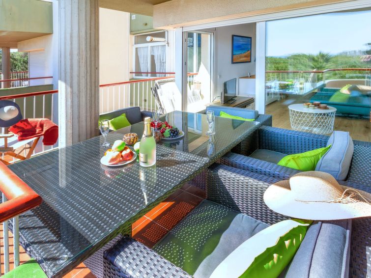 Search and Stay destination Castell-Platja d'Aro, CT - Spain from AU$ 255. Nautic II