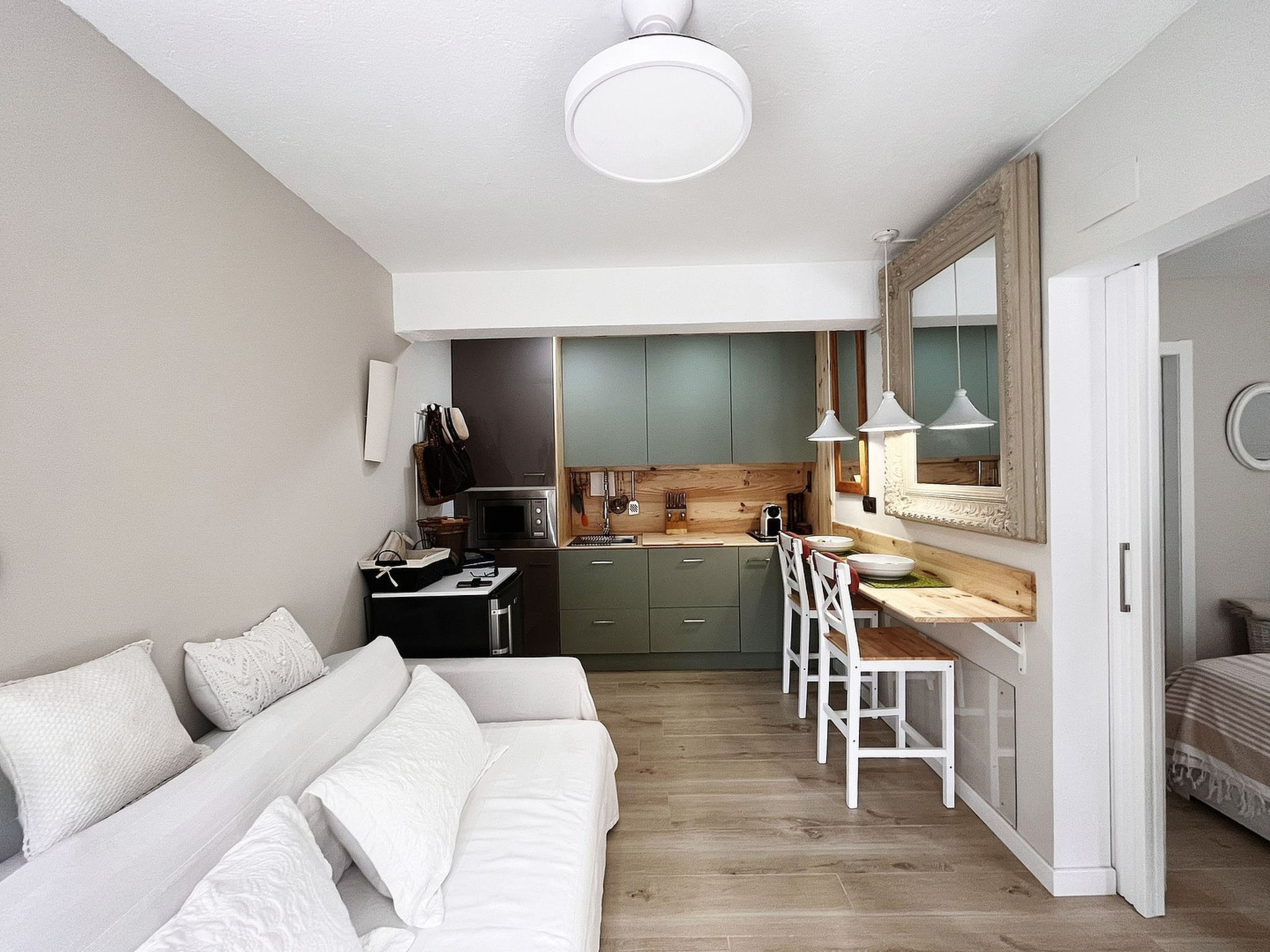 Het appartement in S´agaro heeft 1 slaapkamer(s) en is geschikt voor families en groepen tot 4 personen. 
Deze comfortabel ingerichte,   De accommodatie heeft een oppervlakte van 34 m². 
Uw acommoda..
