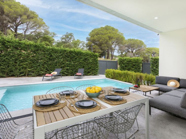 Search and Stay destination Sant Feliu de Guíxols, CT - Spain from AU$ 428. Alyssa