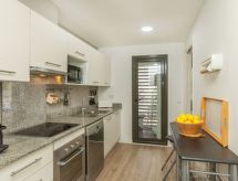 Licht appartement op 300m van het strand met zwembad in Lloret de Mar - thumbnail 4