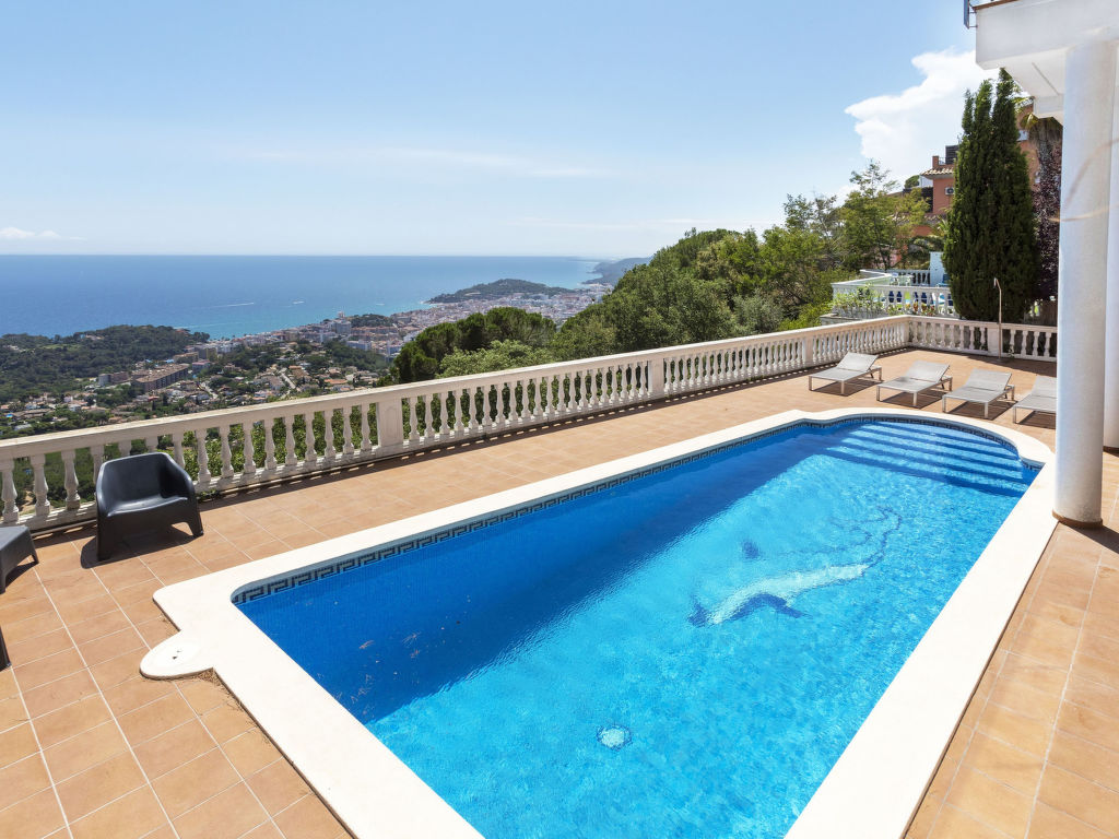 Vuiton — Pool Outdoor
