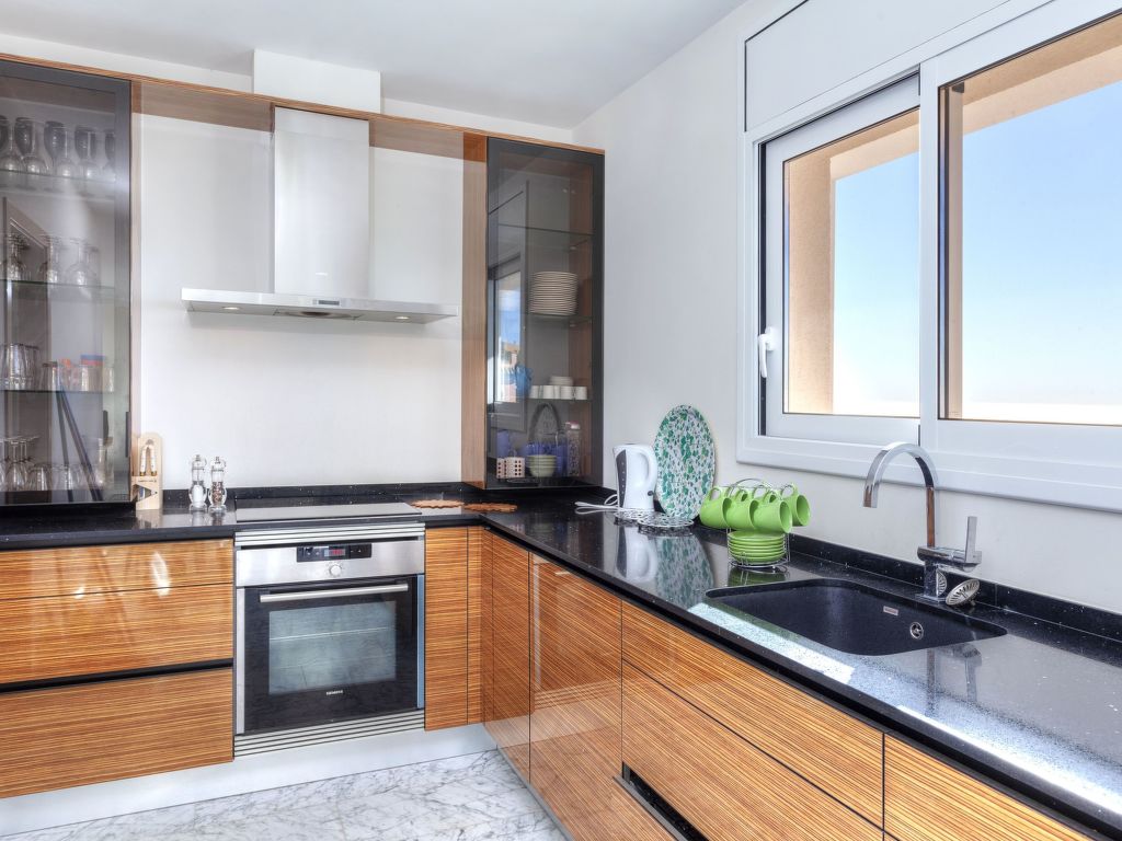 Vuiton — Kitchen / Dining Room