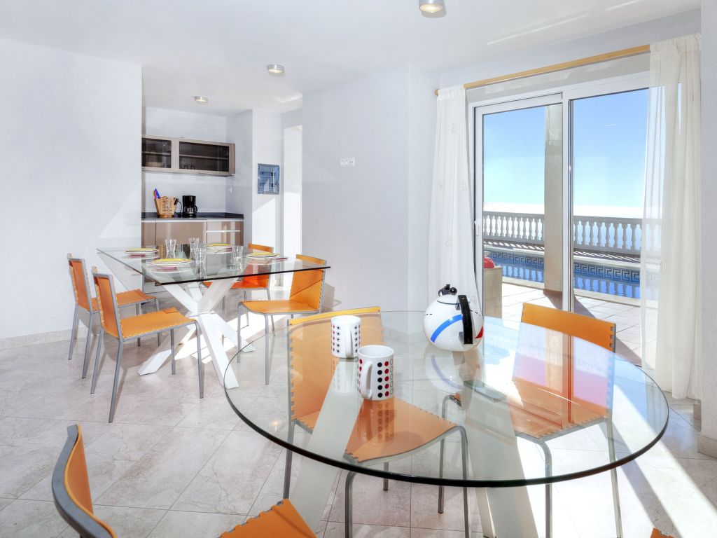 Vuiton — Kitchen / Dining Room