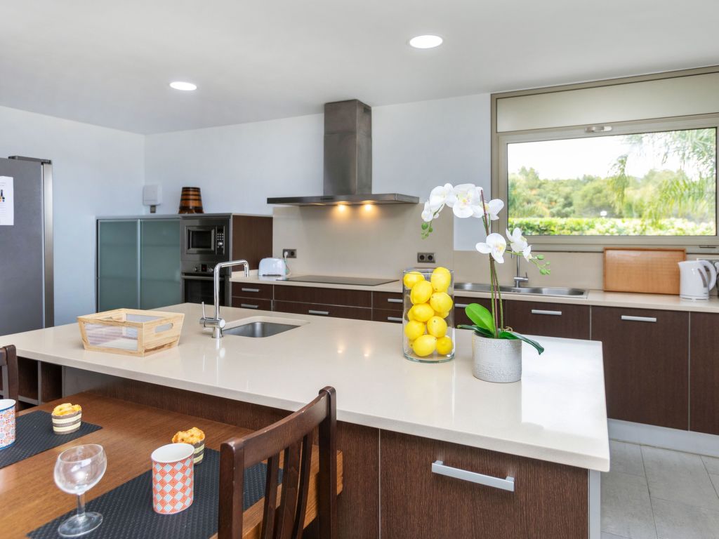 Palmbeach — Kitchen / Dining Room
