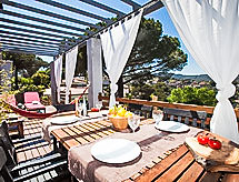 Moderne vrijstaande villa met privézwembad nabij Barcelona en zee - thumbnail 1