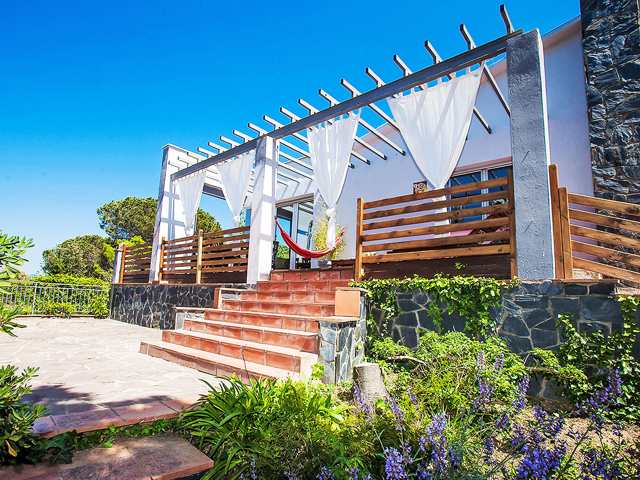 Moderne vrijstaande villa met privézwembad nabij Barcelona en zee - foto 22