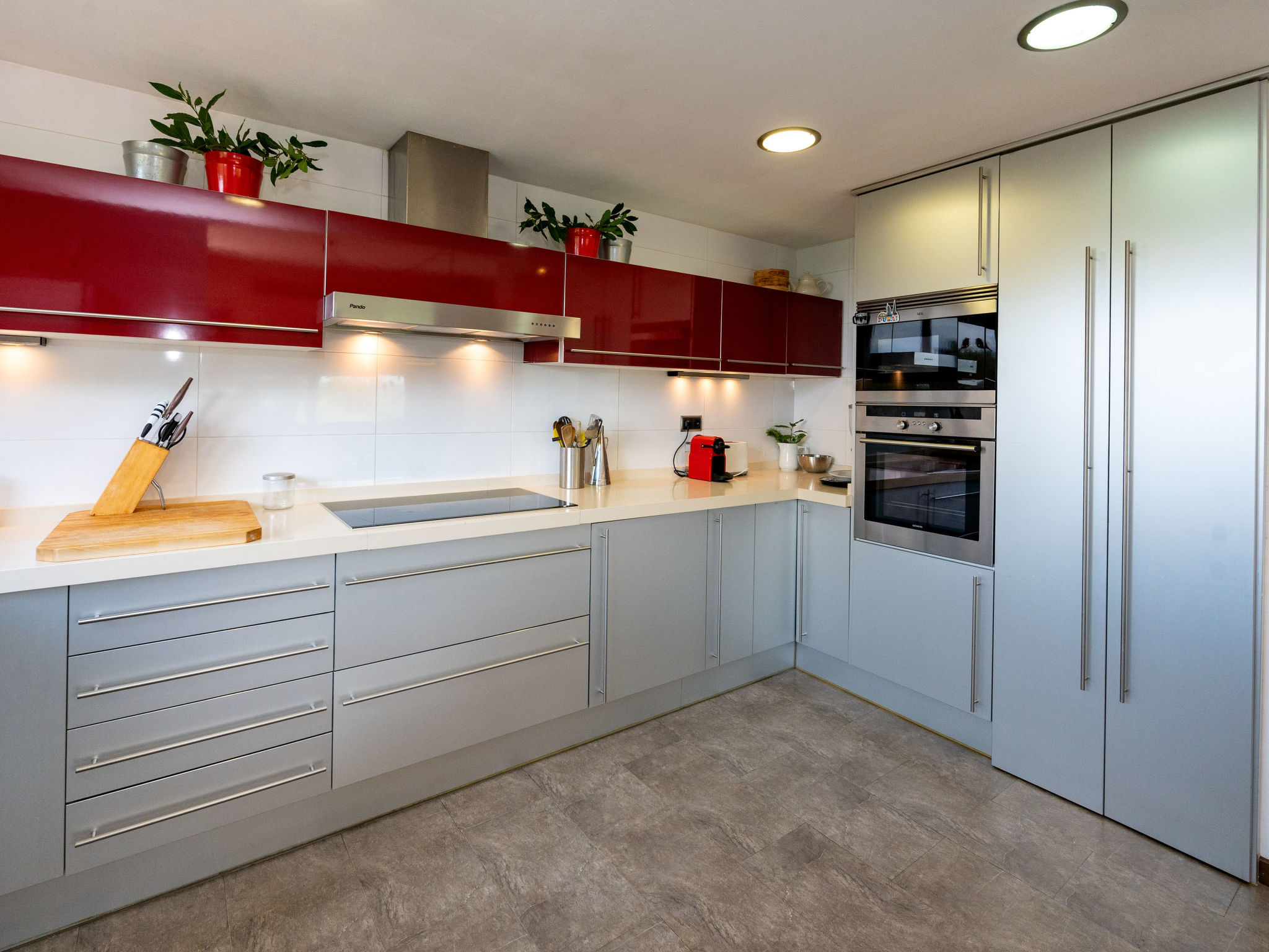 Moderne vrijstaande villa met privézwembad nabij Barcelona en zee - foto 3