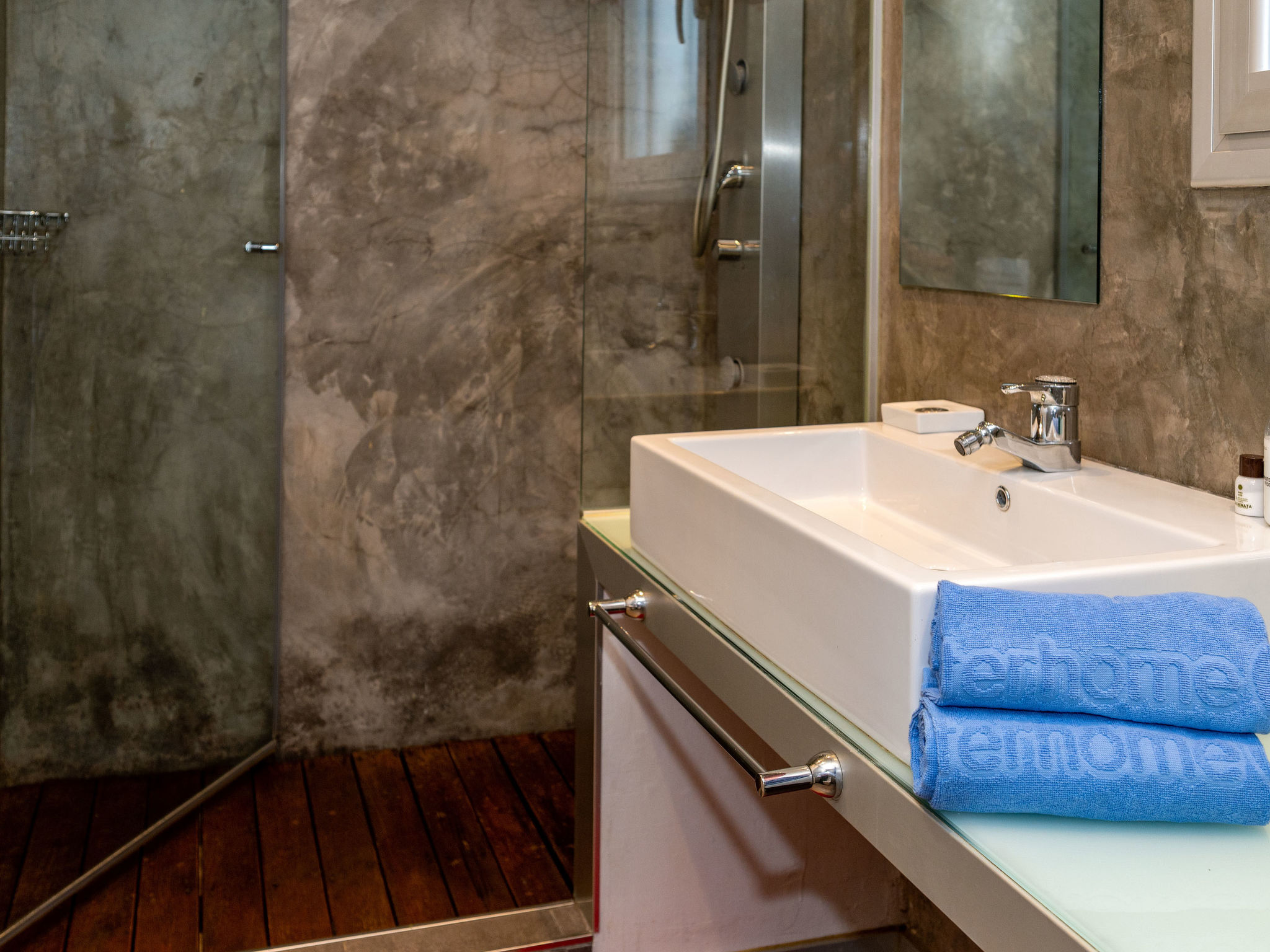 Moderne vrijstaande villa met privézwembad nabij Barcelona en zee - foto 14