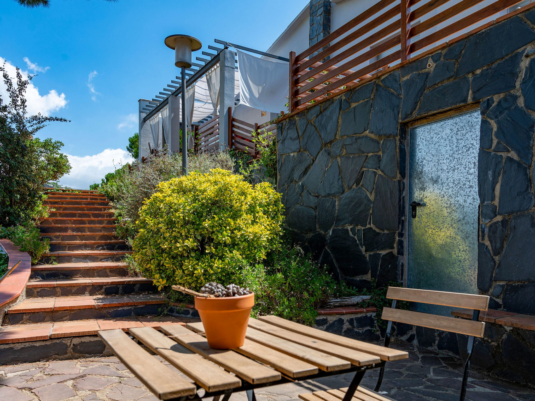 Moderne vrijstaande villa met privézwembad nabij Barcelona en zee - foto 34