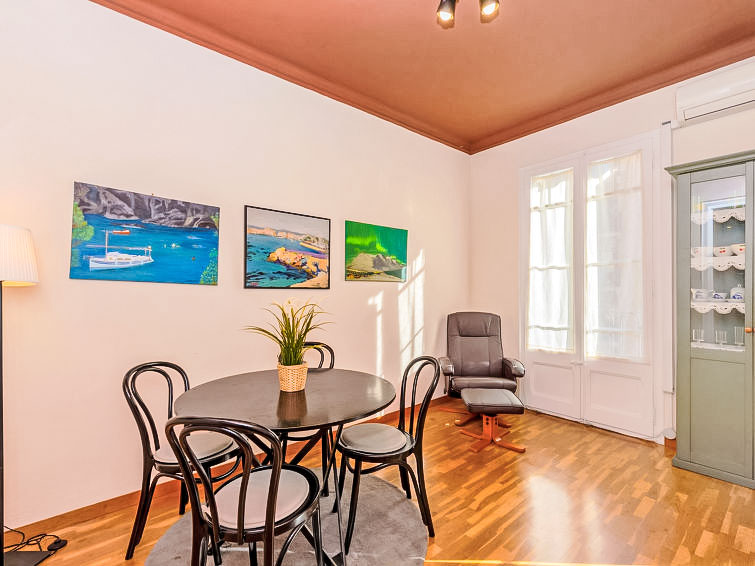 Search and Stay destination L'Eixample, CT - Spain from AU$ 370. Eixample Esquerre Arago Rocafort