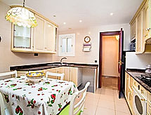 Stijlvol appartement aan Passeig de Gràcia, 5 personen - thumbnail 4