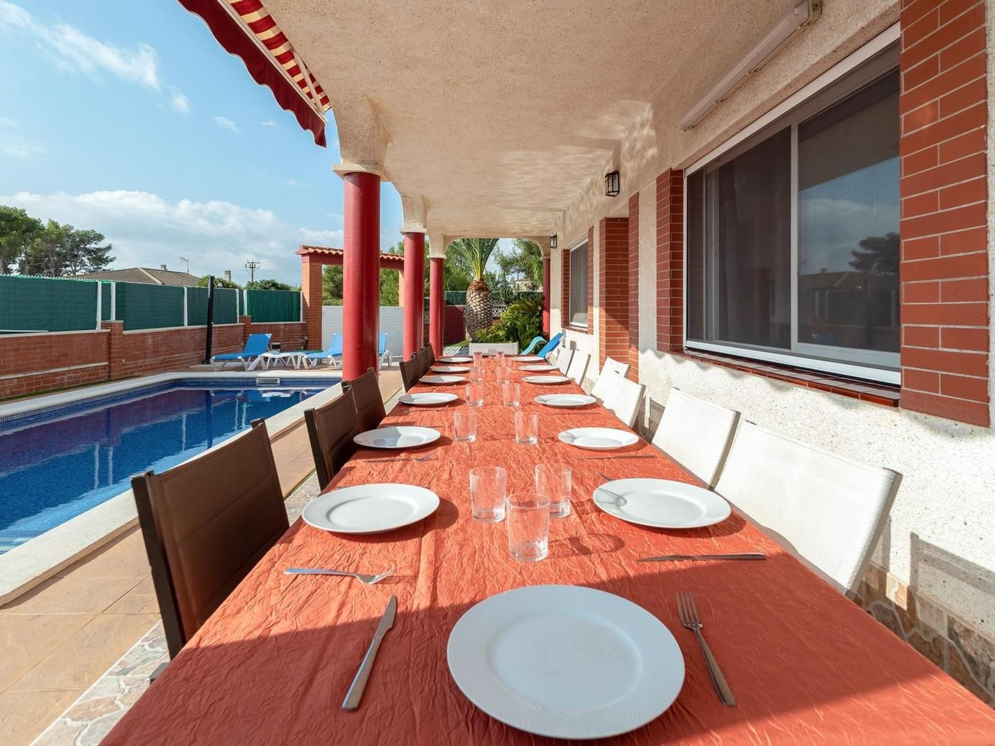 Chalet 'Vista Cunit' mit privatem Pool-Draußen