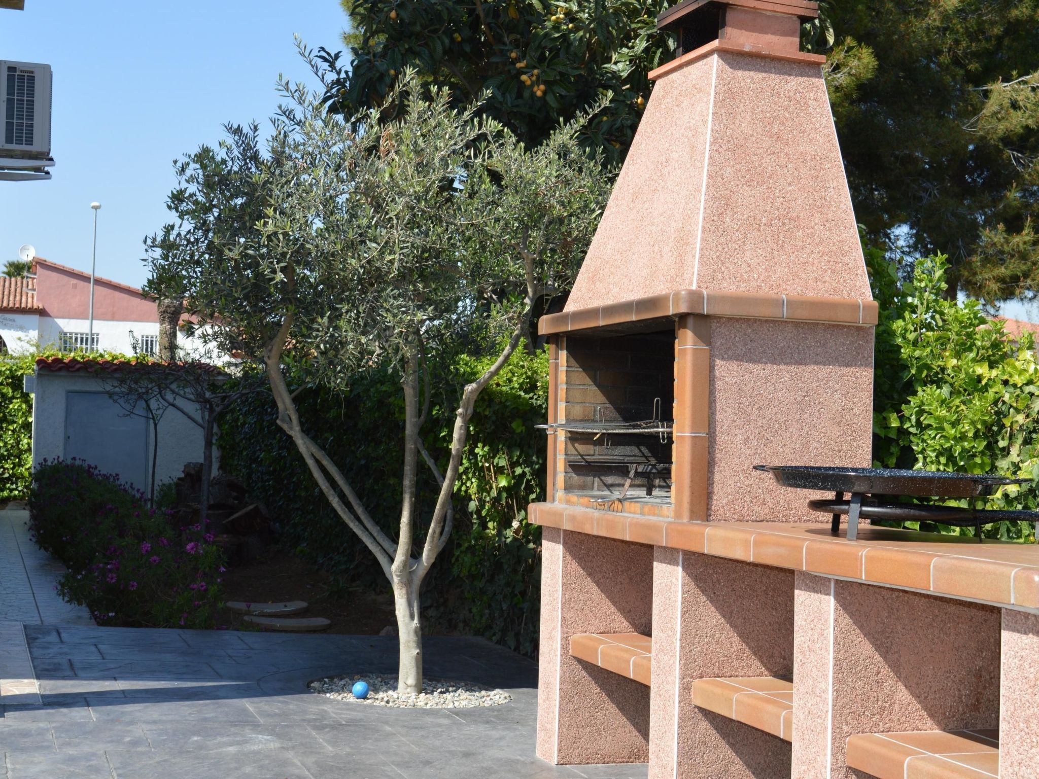 Chalet 'Vista Cunit' mit privatem Pool-Draußen