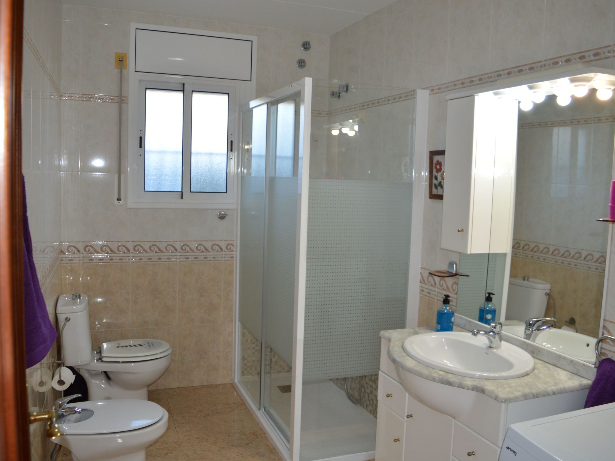 Chalet 'Vista Cunit' mit privatem Pool-Drinnen