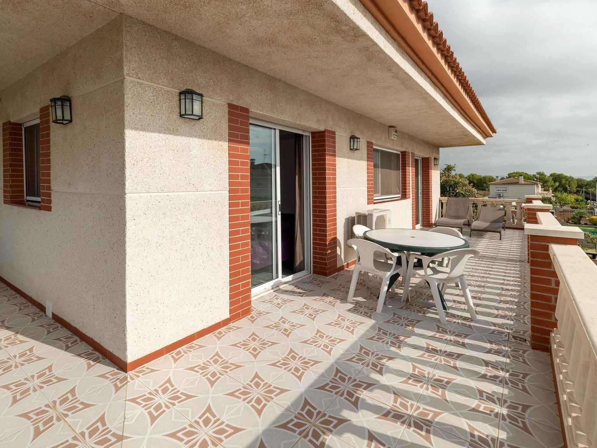 Chalet 'Vista Cunit' mit privatem Pool-Image-tags.info